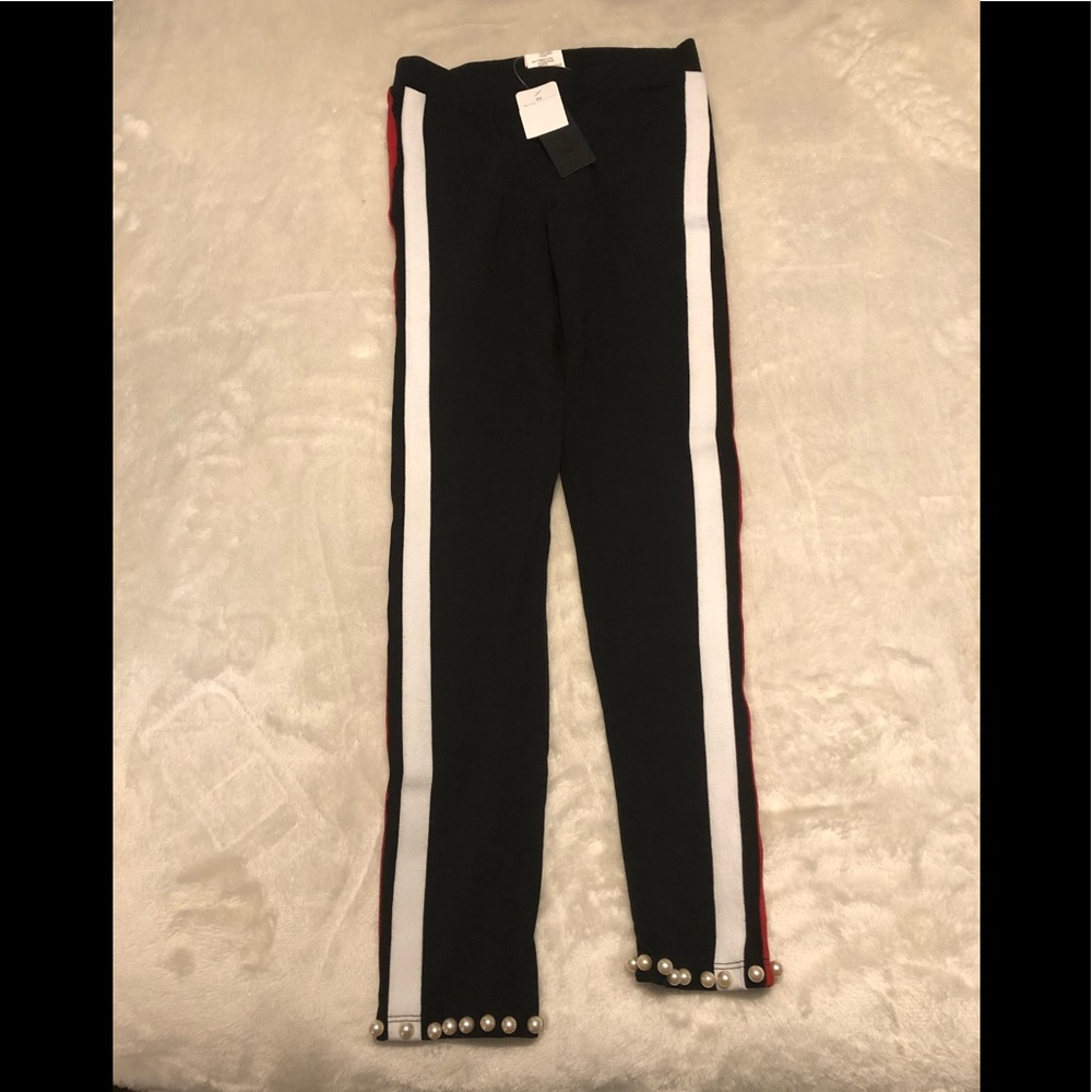 Super cute leggings with pearls @ the bottom
